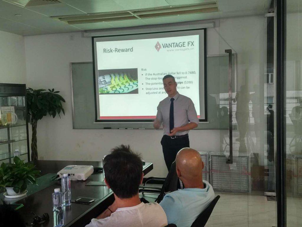 作为沪上首个为外国投资者们开设的沙龙,VANTAGEFX万致精心为小伙伴们准备了丰富的课程内容。