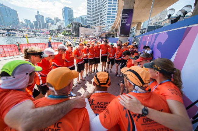 百舸争流勇为先!悉尼情人港水上竞渡点燃海外新春